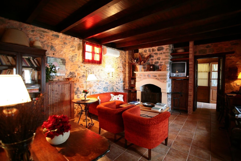 Dorovinis Country Houses 32/50
