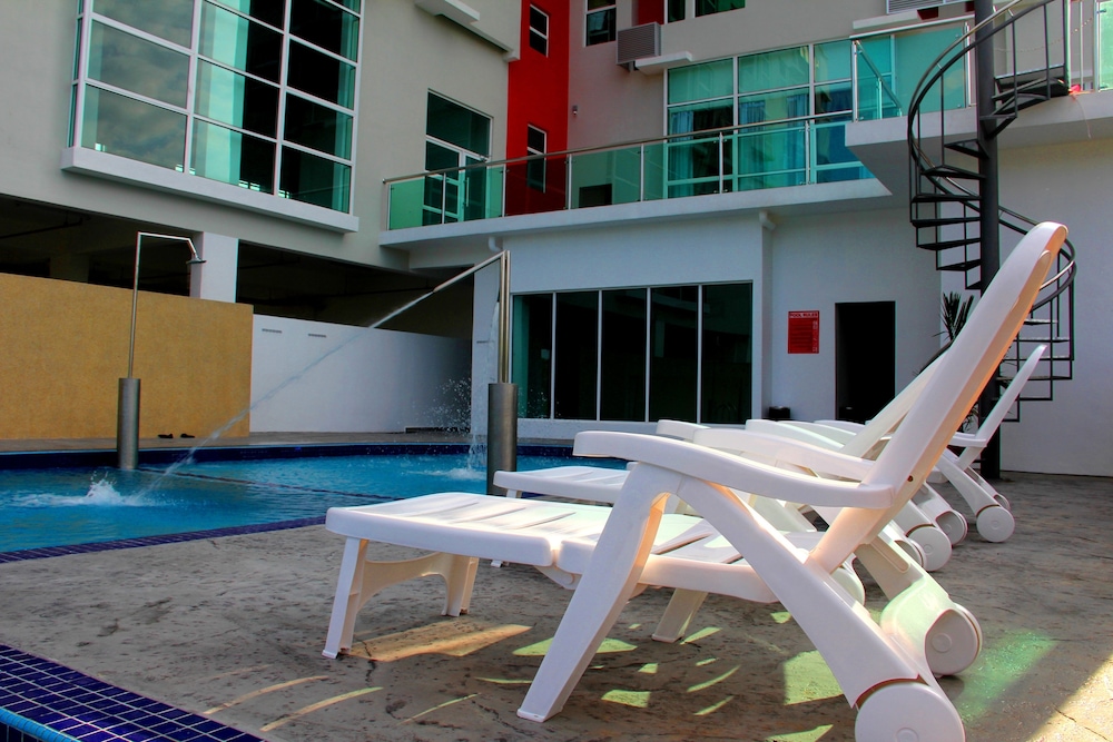 906 Premier Hotel 30/33