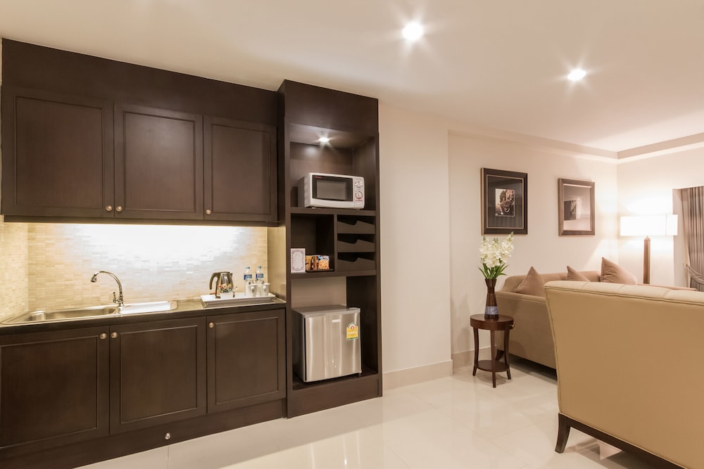 SN PLUS HOTEL 8/44