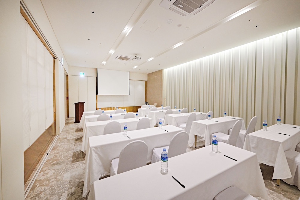 Royal Emporium Hotel 54/72