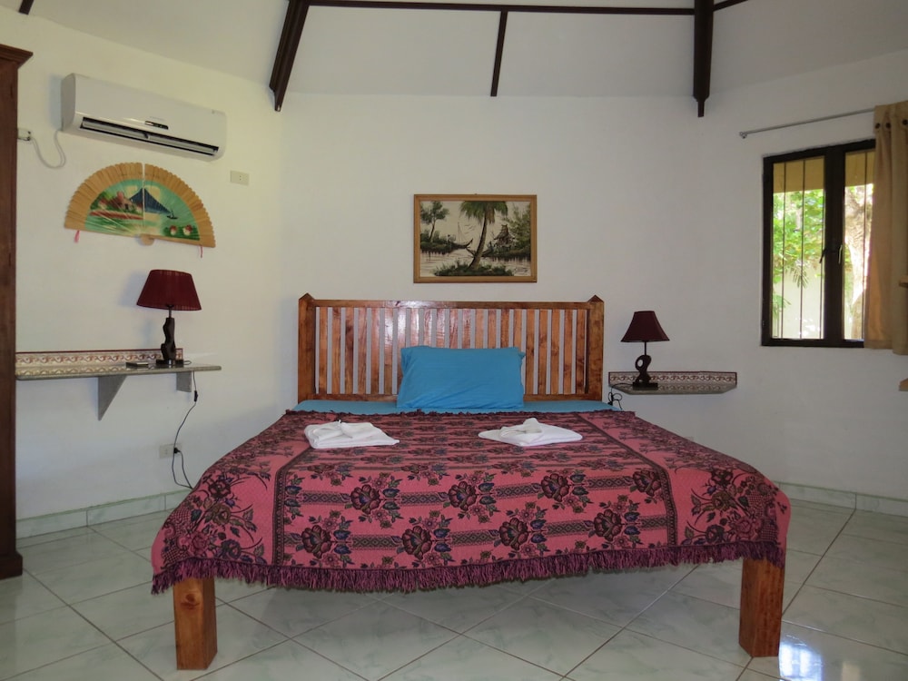 Deluxe, Bungalow, King Bed, Kitchenette, Garden Area