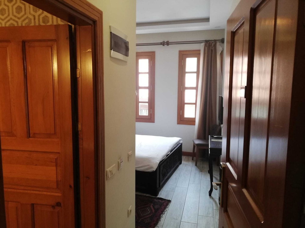Woo Town Suites 25/43