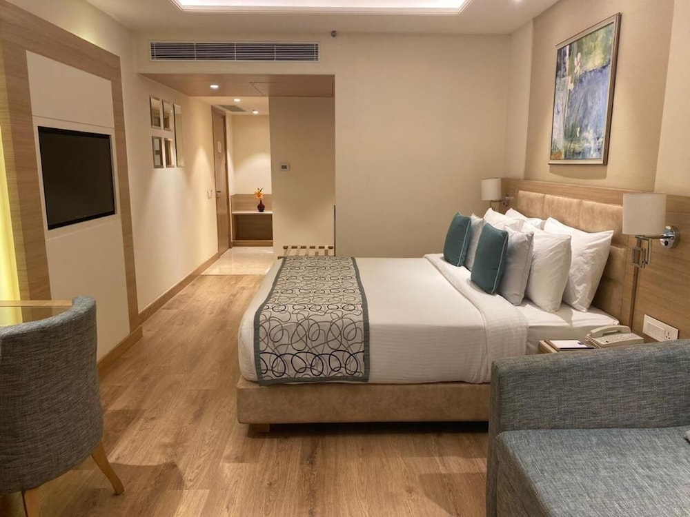 Golden Sarovar Portico 21/59