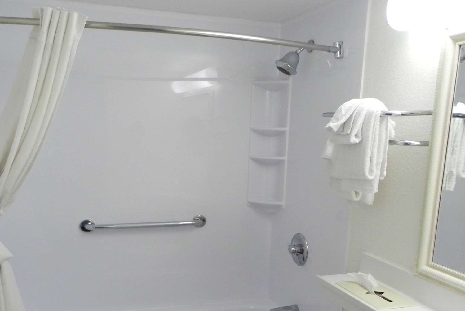 Travelodge Inn & Suites by Wyndham Albany 33/34