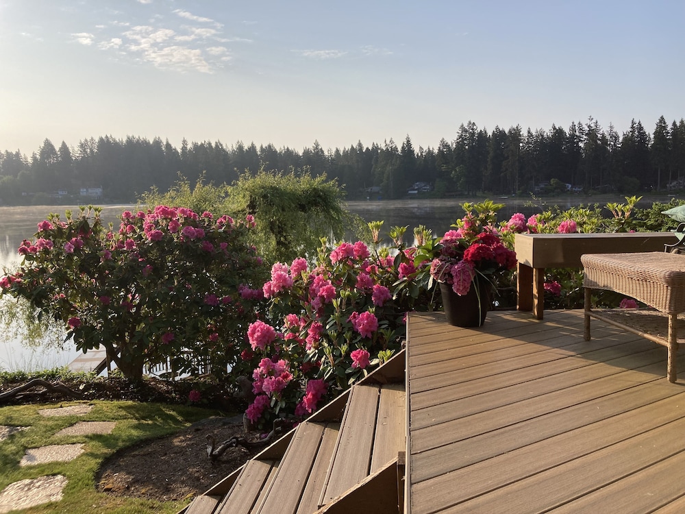 Cottage Lake Bed And Breakfast 22/50