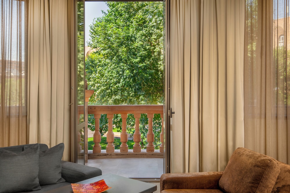 Tufenkian Historic Yerevan Hotel 39/61