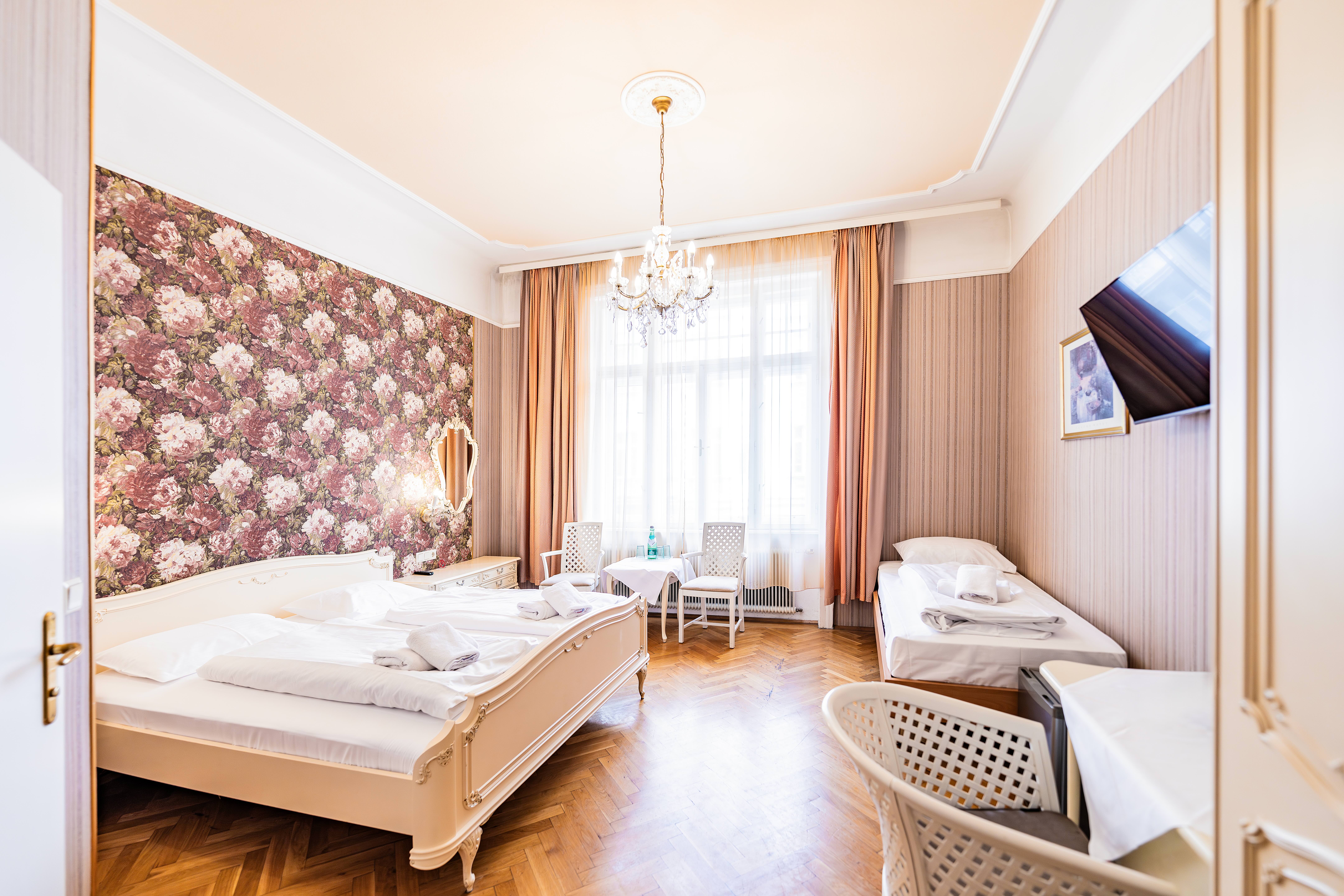غرفة قياسية ثلاثية، Hotel Pension Baronesse 2/8