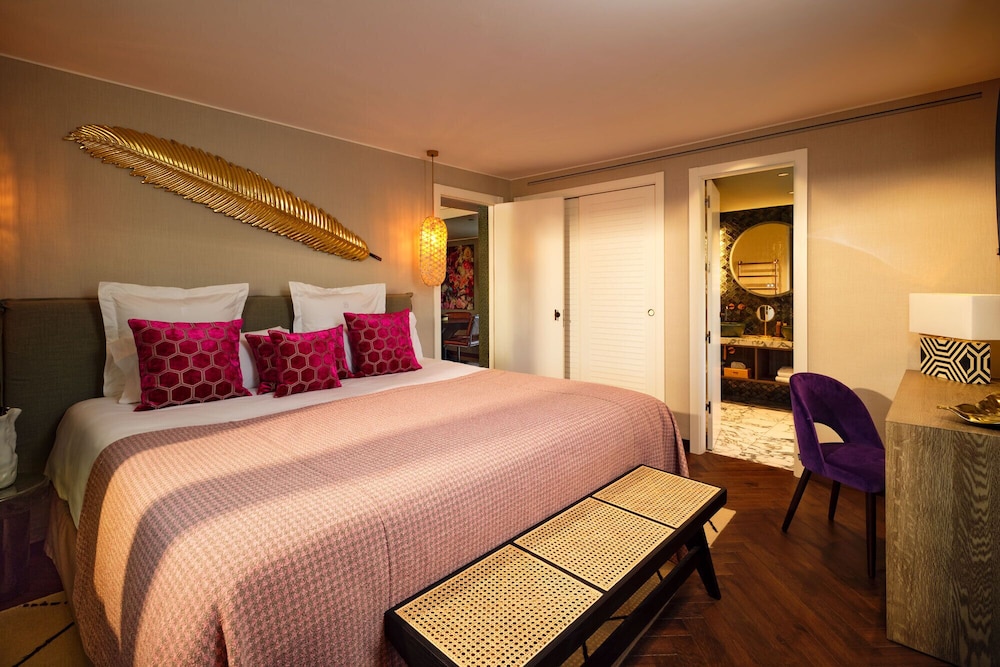 THE ONE, DELUXE, BUNGALOW, KING AND TWIN BEDS
