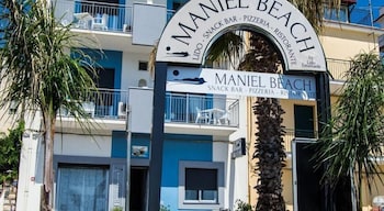 Maniel Beach Hotel 9/43