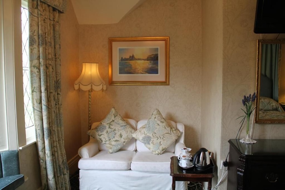 Rylstone Manor Hotel 36/50