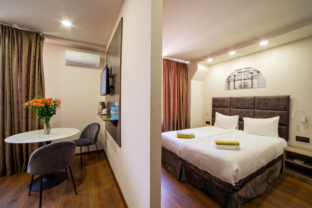 Room at Median Hotel City Center Yerevan, YEREVAN