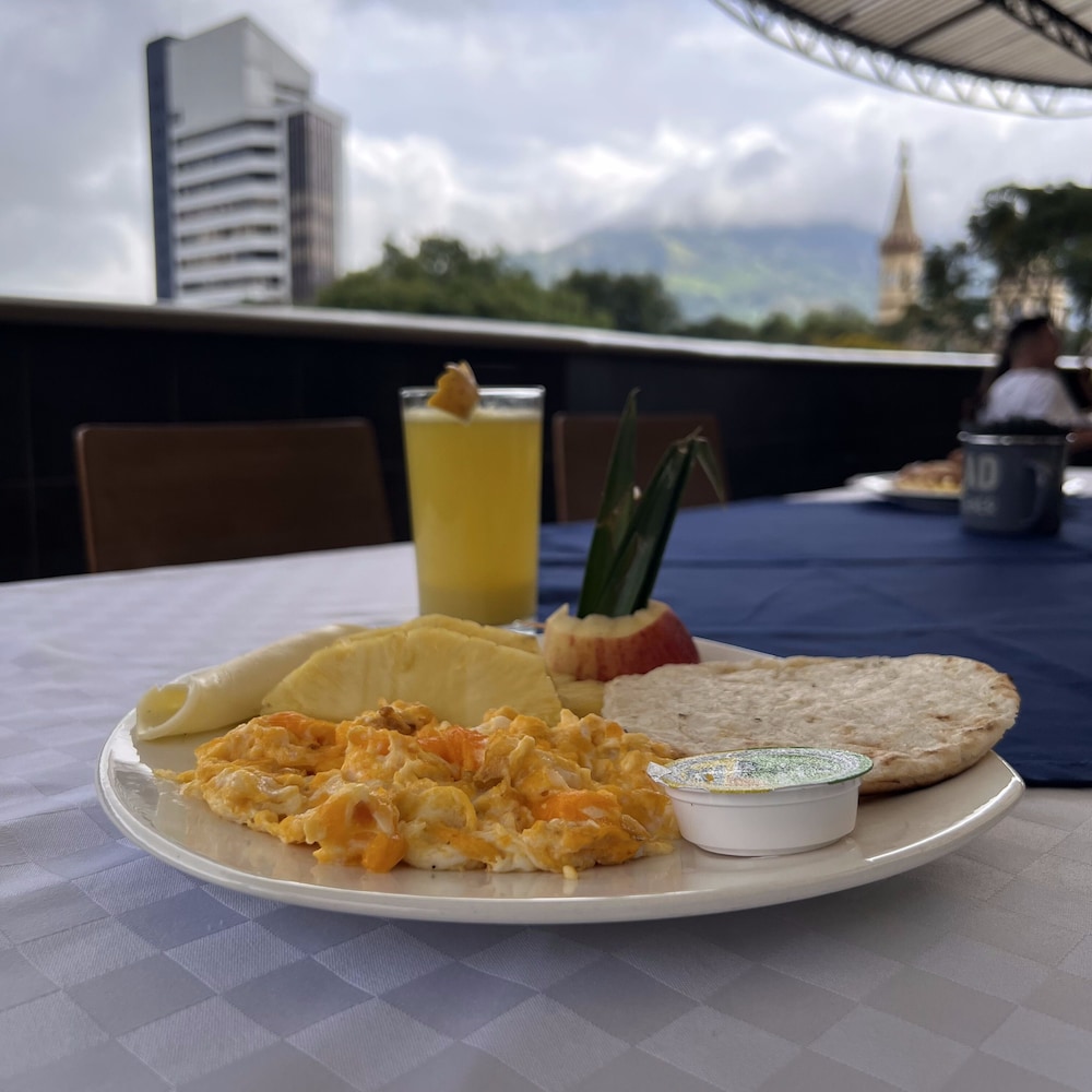 Luxor Plaza Hotel Pereira 46/50