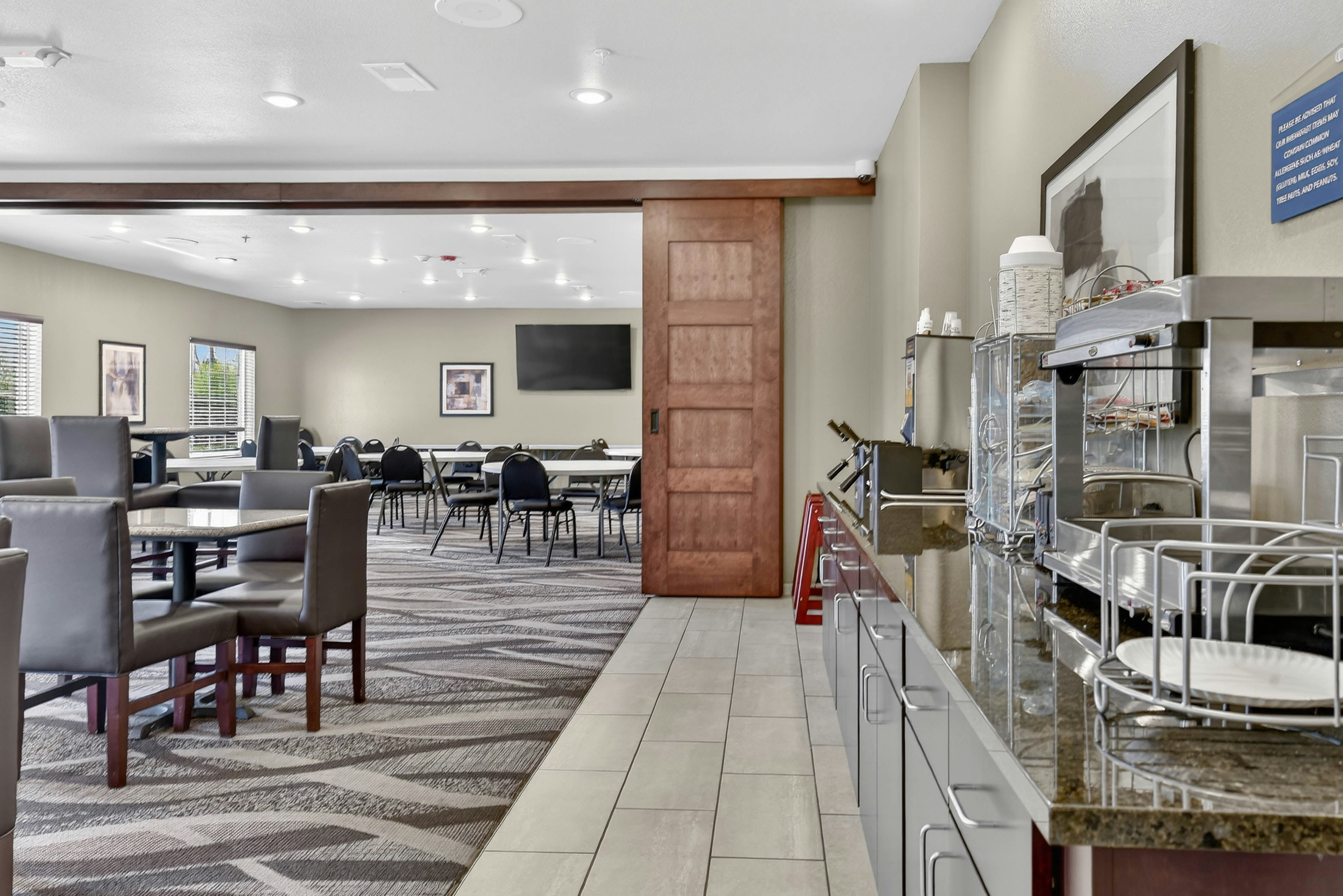 Cobblestone Hotel & Suites - Eaton, OH 32/50