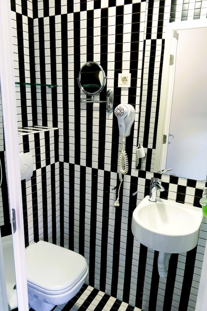 Boutique Hostel Forum 69/71