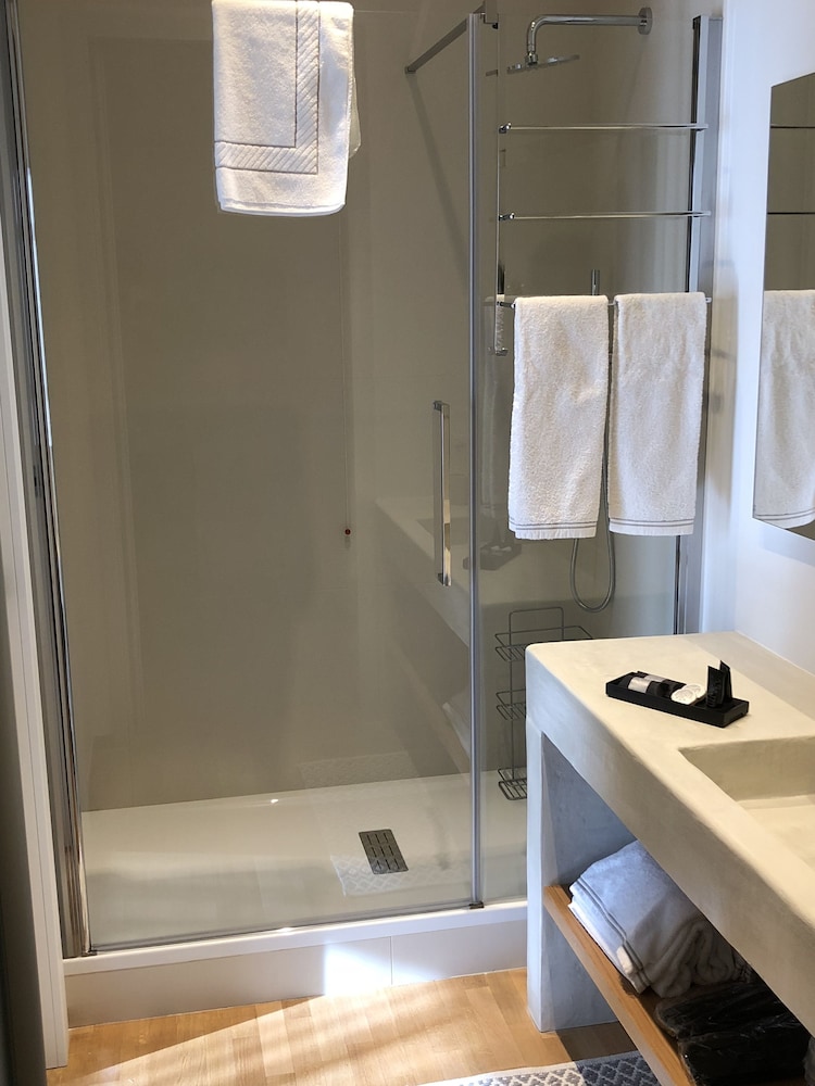 غرفة قياسية بسرير كينج، 200 Rooms And Terrace 6/6