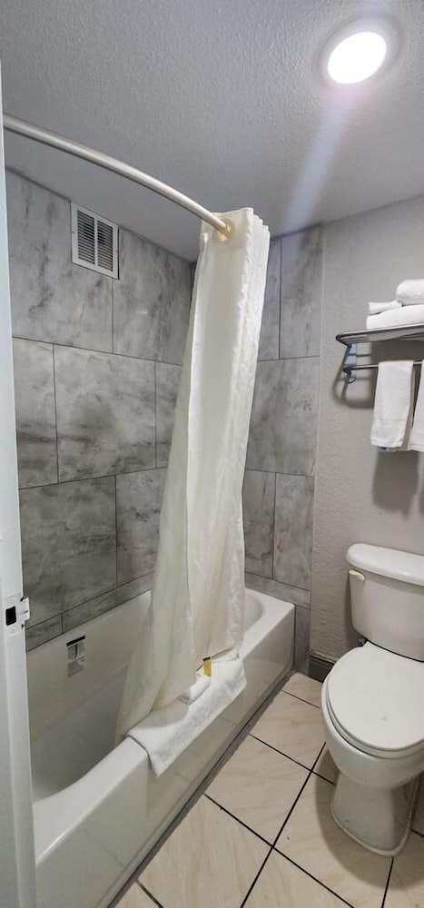 Travelodge by Wyndham Kingsland GA 60/61