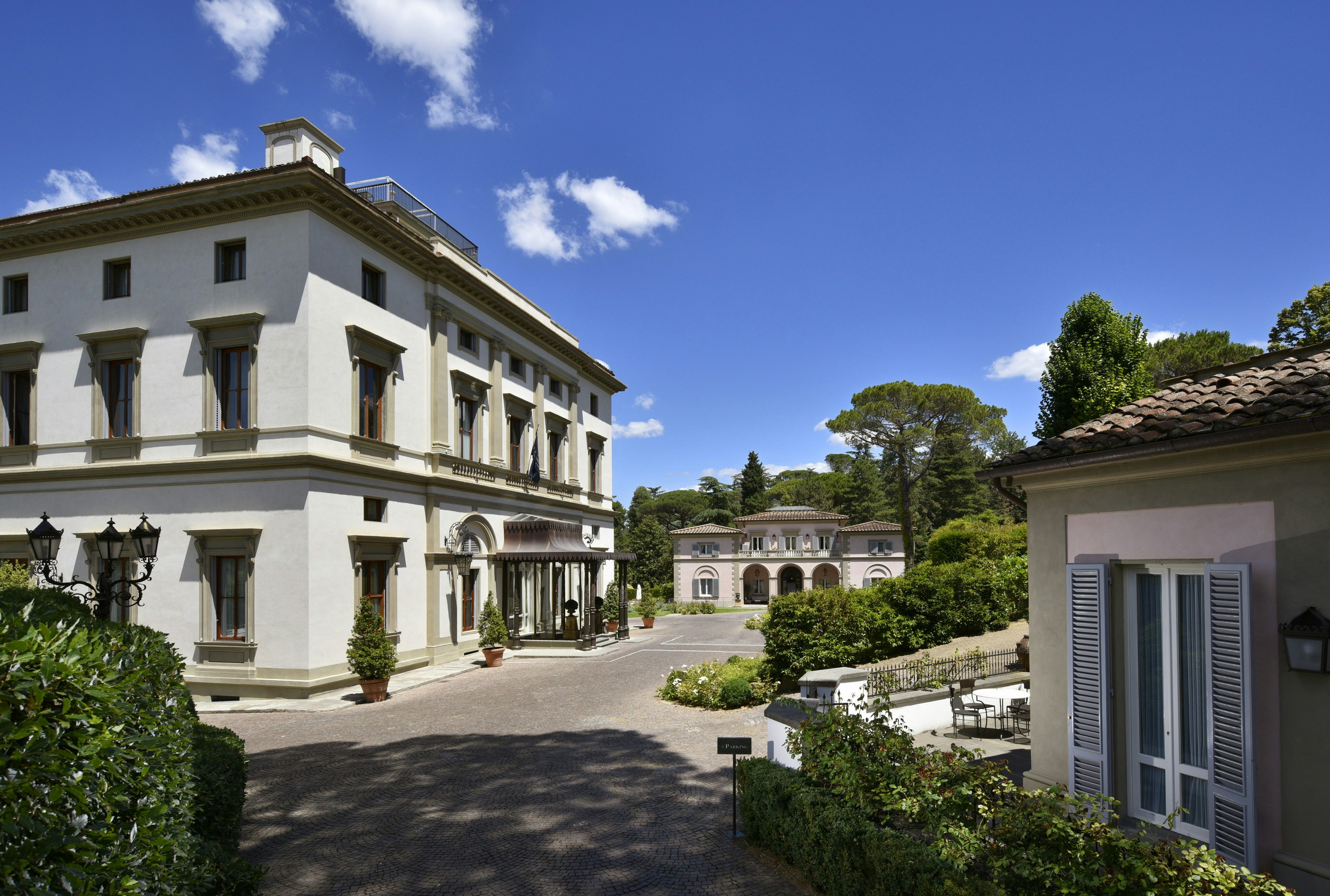 Villa Cora 4/83