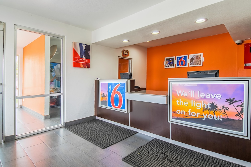 Motel6 Bakersfield, CA - Airport 12/63