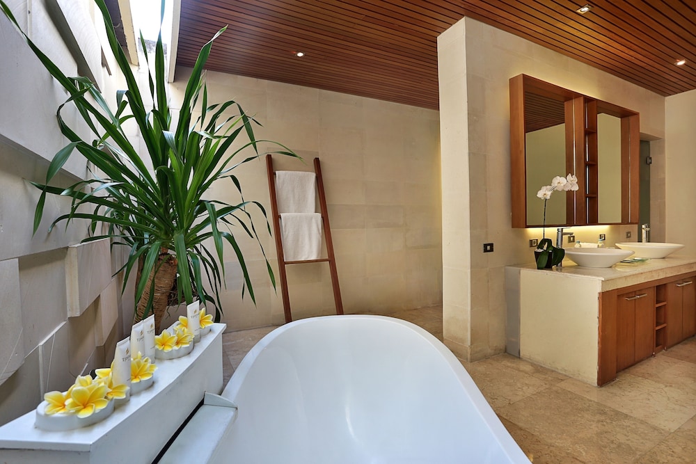 LA BEAU KUNTI VILLA 33/33