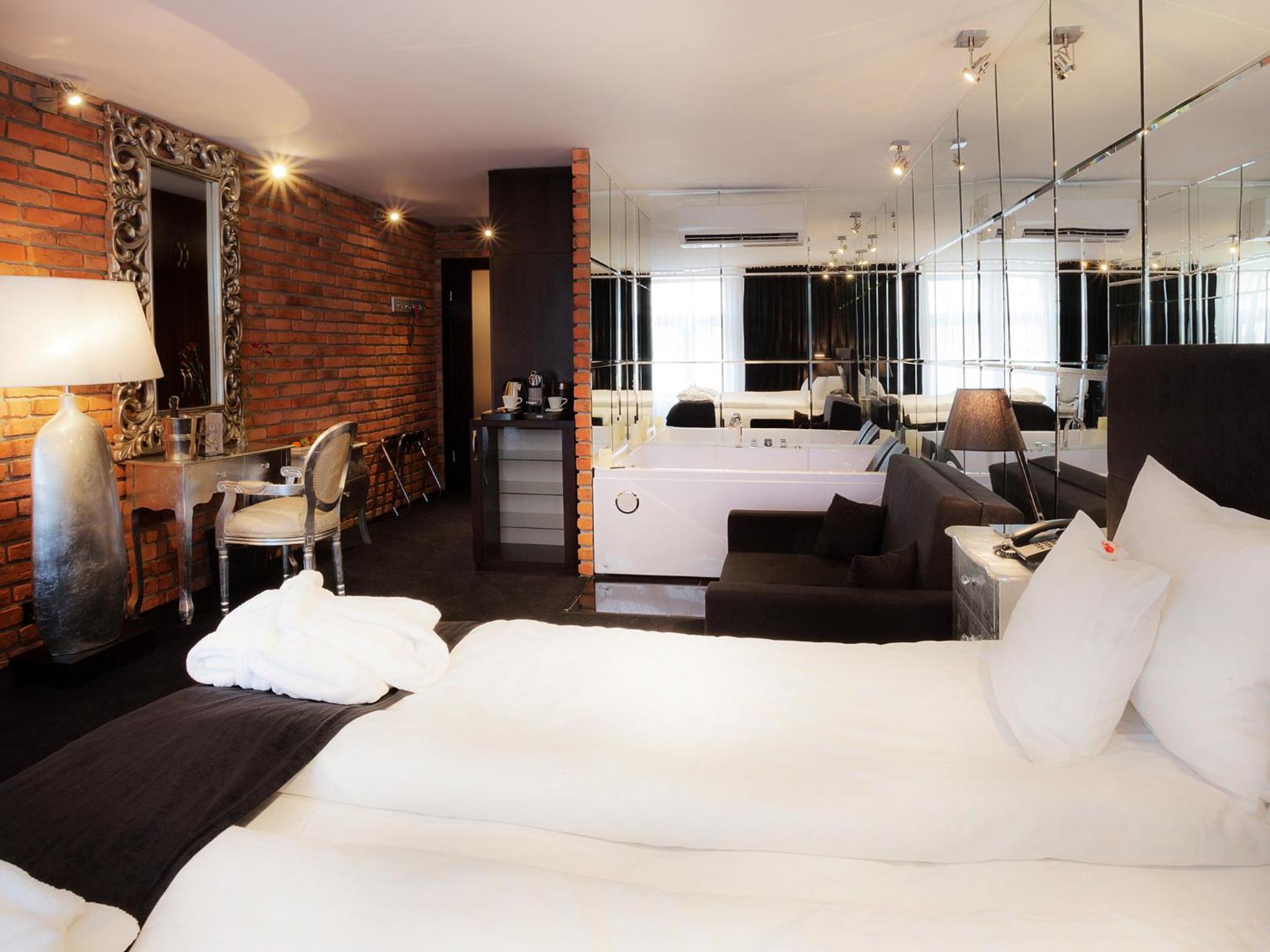 Junior Suite, Square View, Main Building