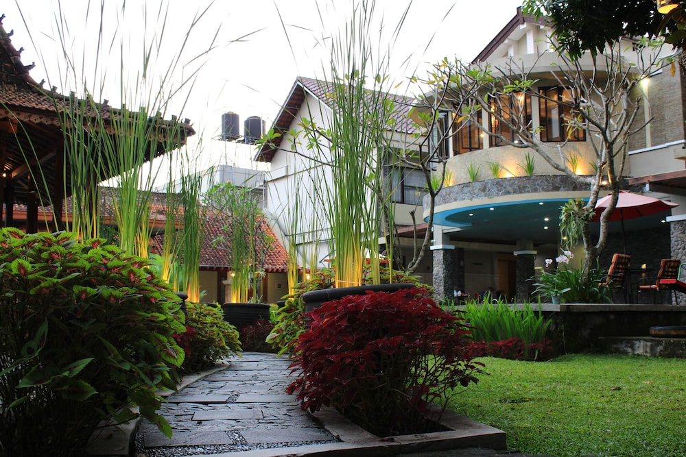 Hotel Sriti 7/57