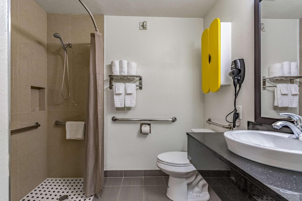 Suburban Studios Dallas Northwest Walnut Hill 10/49