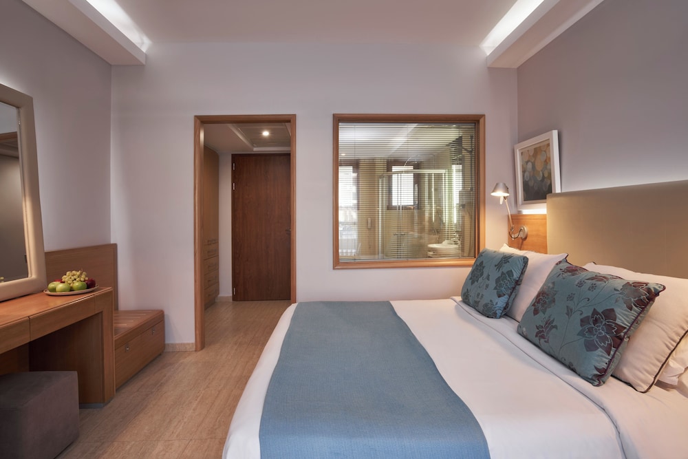 ROOM, DOUBLE BED, POOL VIEW