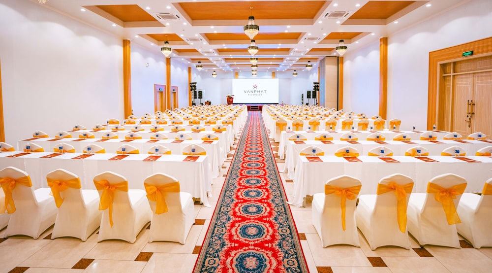 Van Phat Riverside Hotel 67/78