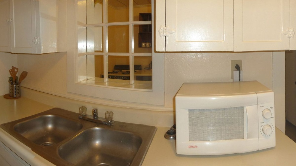 Americas Best Value Inn & Suites Royal Carriage 33/41
