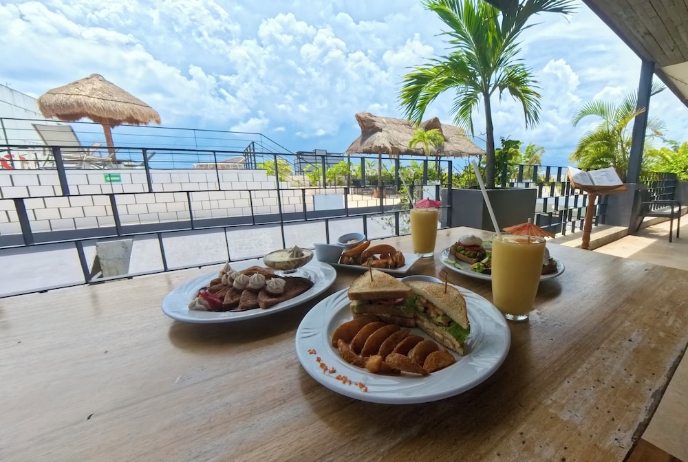 Sunday Hotel 52 at Playa del Carmen 34/50