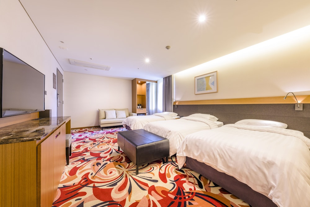 Shin Shin Hotel Jeju Airport (ex Hotel Kenny Story Premium Jeju Yeondong) 24/61