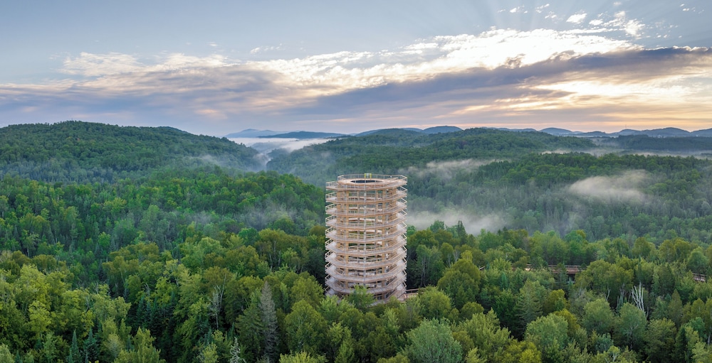 AX Hotel Mont Tremblant 51/53