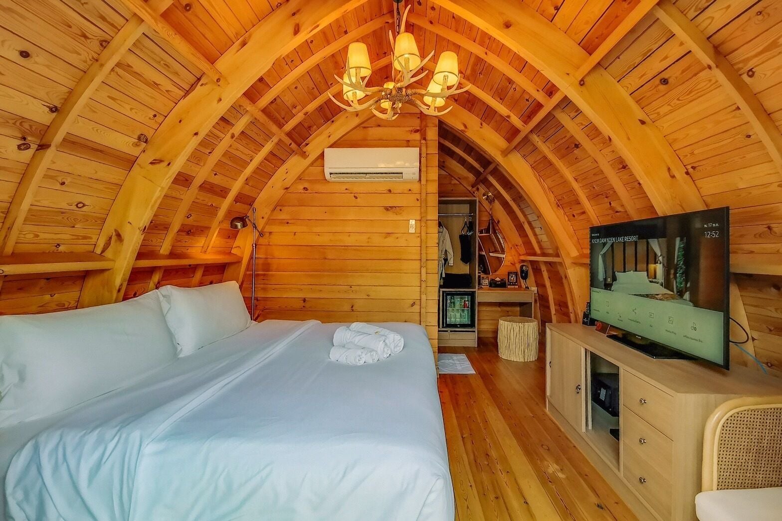 Lake, Villa, King Bed