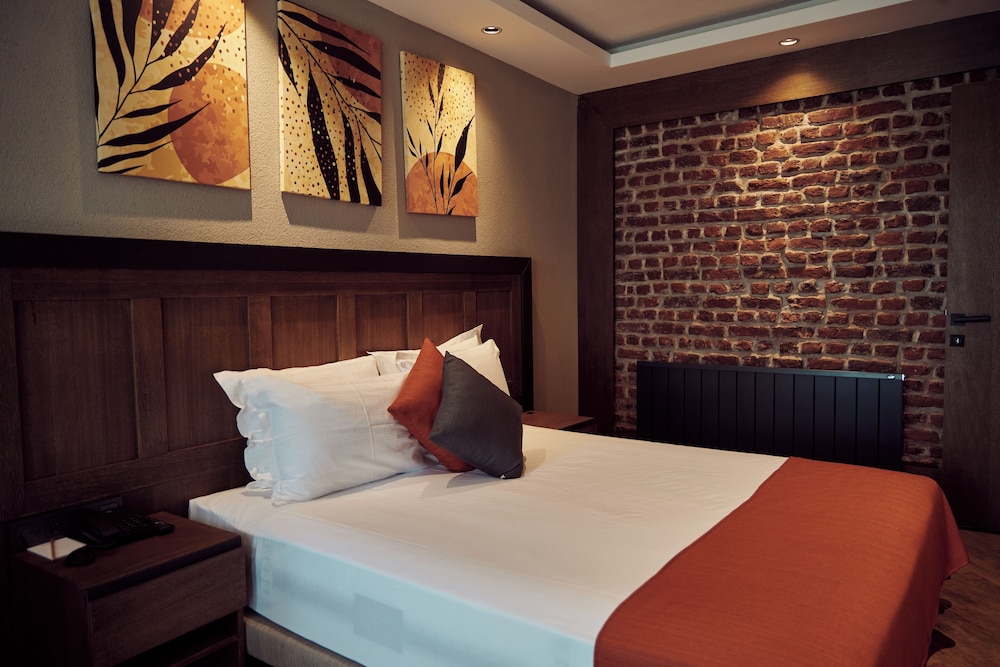 Parmos Otel 17/50