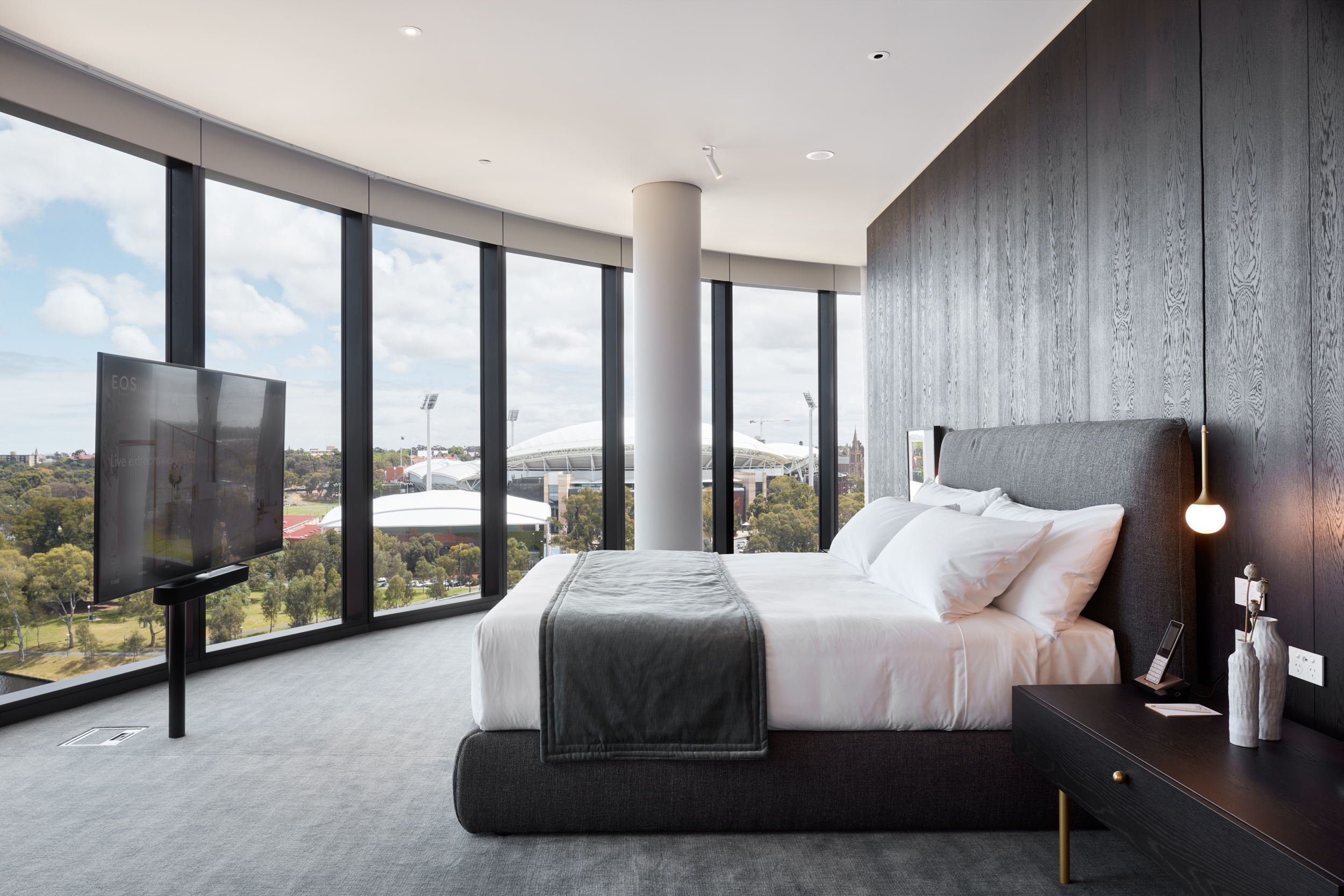 Radiance, Suite, River View