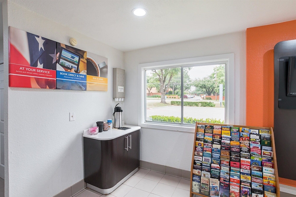 Motel6 Grand Prairie, TX - Near Six Flags Drive 8/44