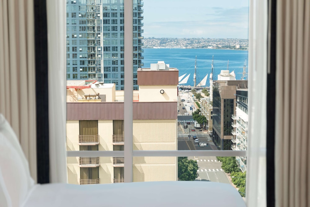 Carte Hotel San Diego Downtown Curio Collection By Hilton 11/87