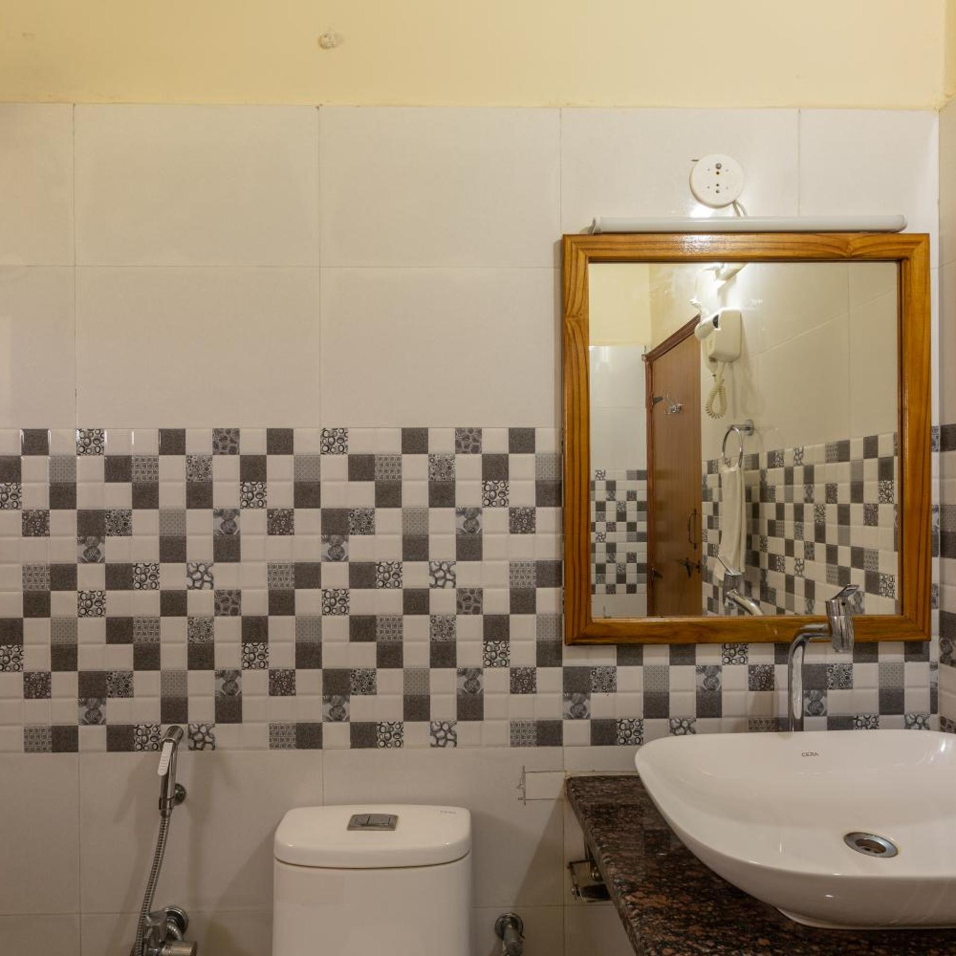 Kstdc Hotel Mayura Chalukya Badami 47/50