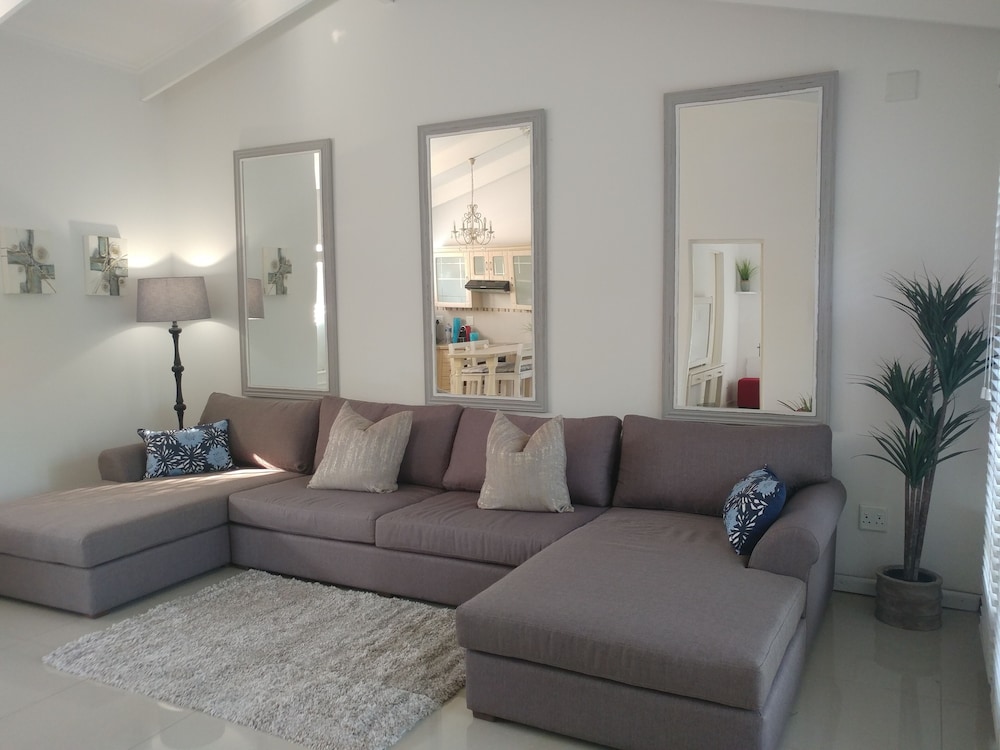 Pepper Tree Bnb 24/50