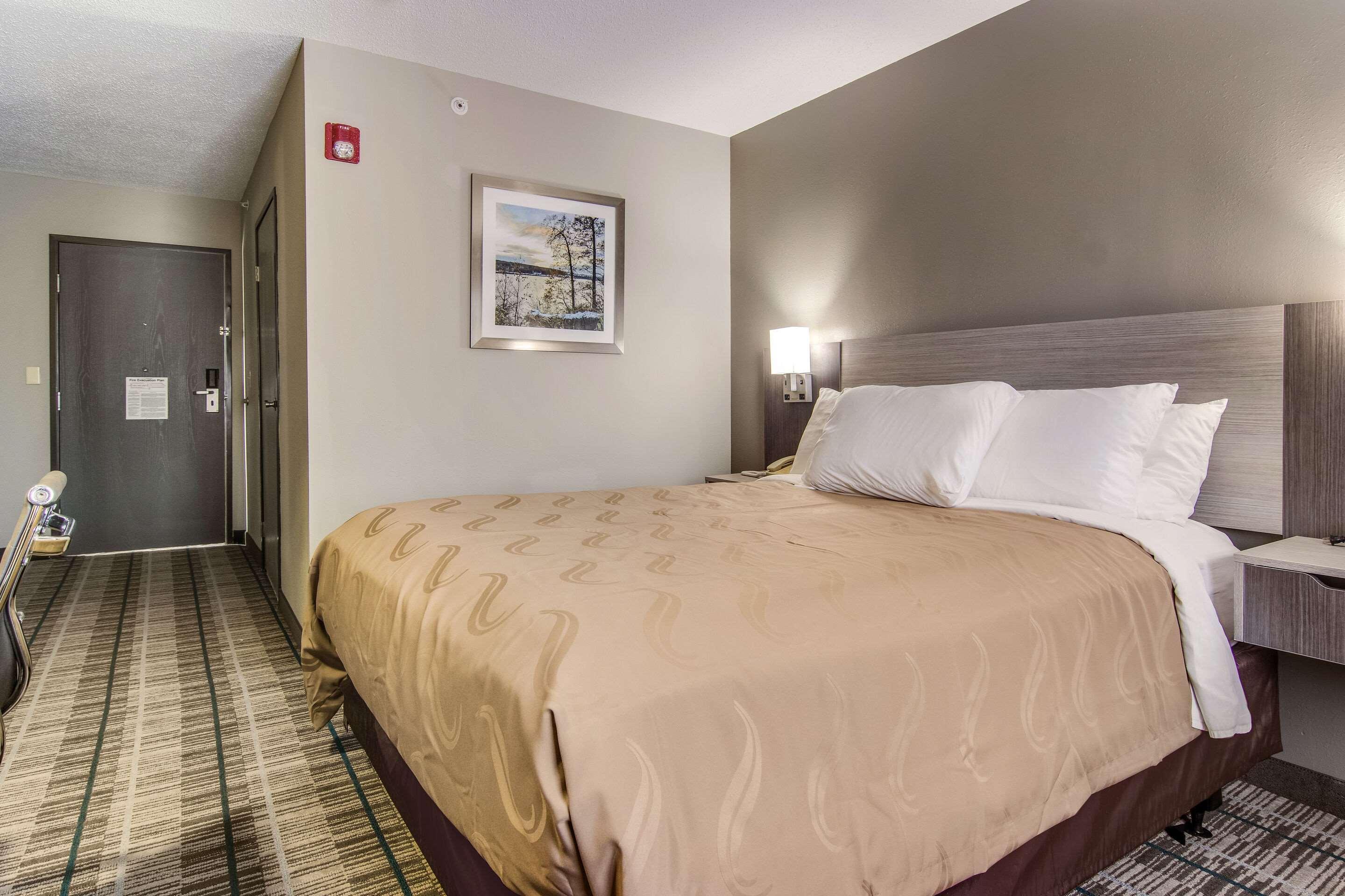 Upgrade, Queen Bed, Accessible