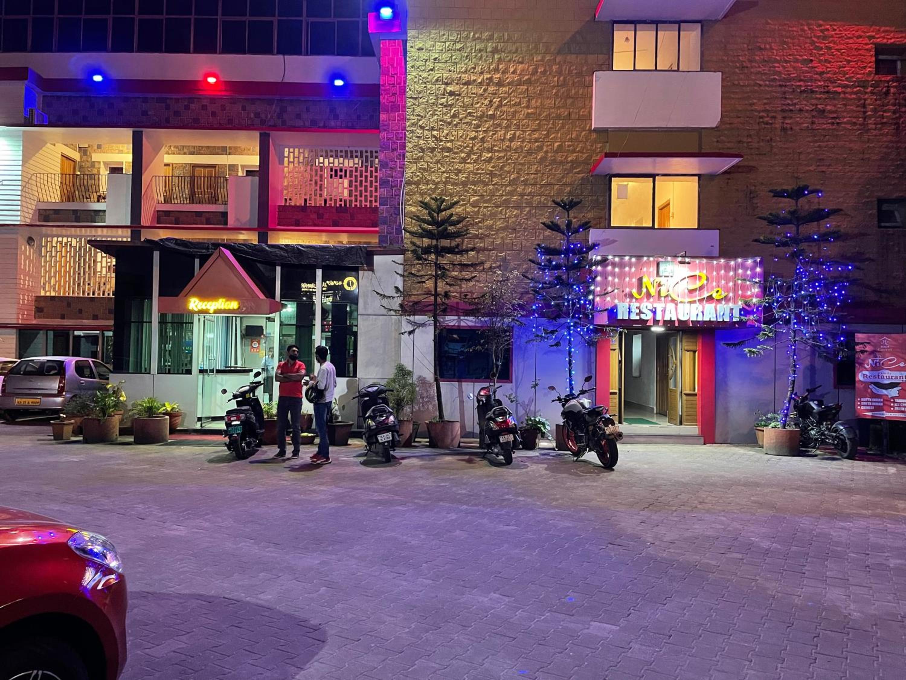 HOTEL CAVERI 22/22