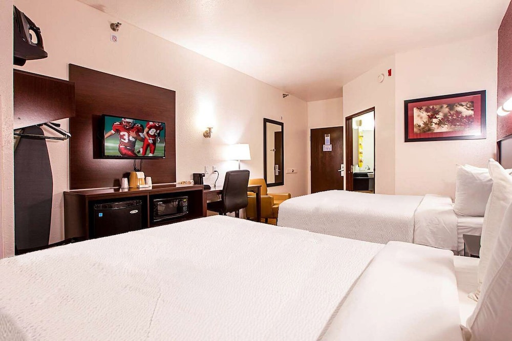 Seasons Inn Traverse City 8/45
