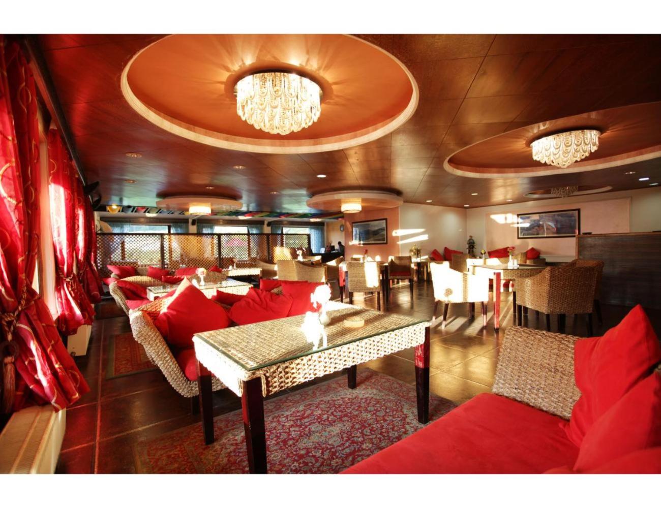 Hotel Grand Mumtaz 37/45