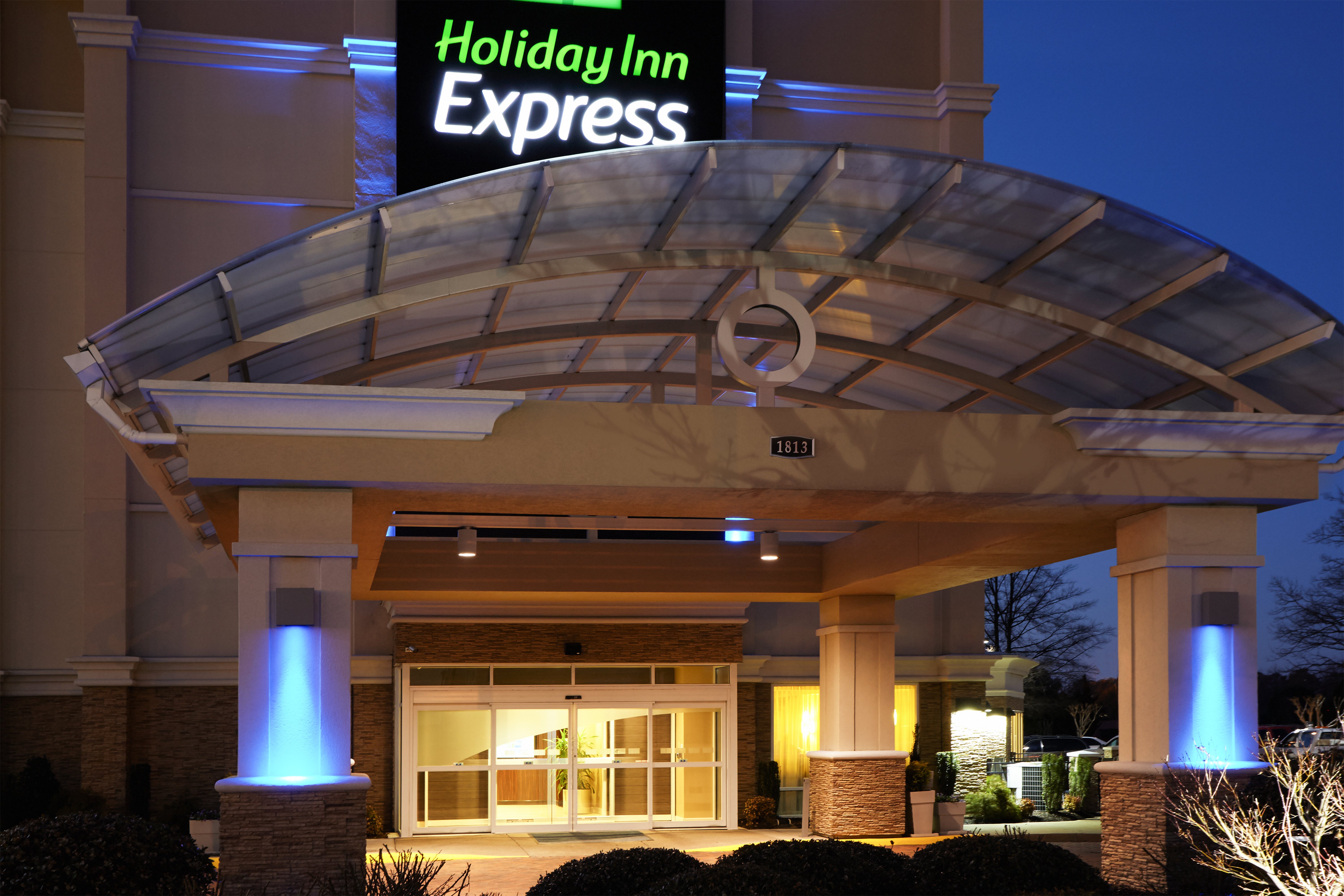 Holiday Inn Express Hampton Coliseum Central 2/80