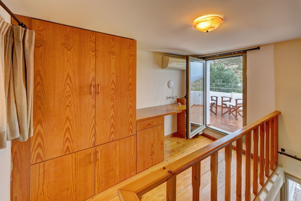 Mourtzanakis Residence 8/60