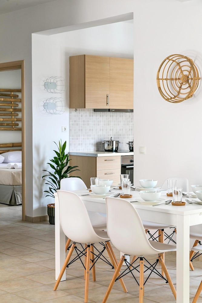 Syra Suites 4/50