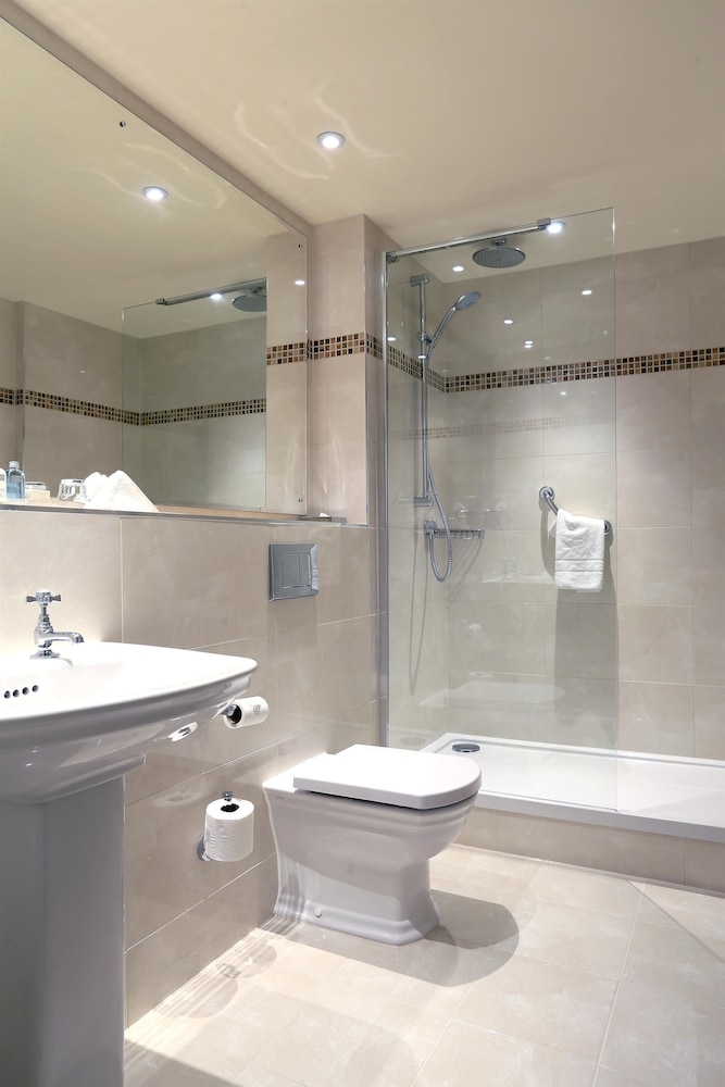 Macdonald Craxton Wood Hotel 60/60