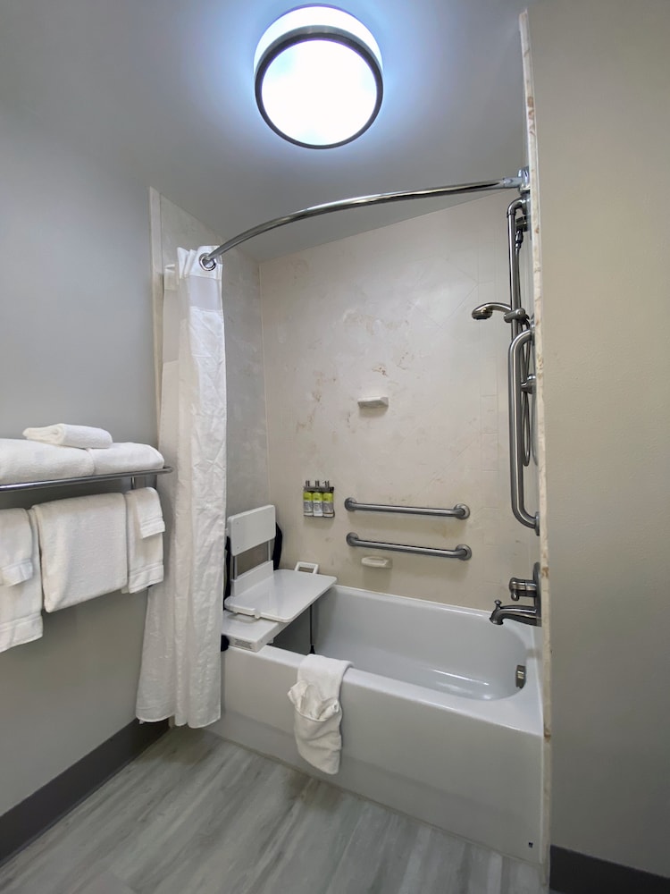 Holiday Inn Express Suites Somerset Central 38/76