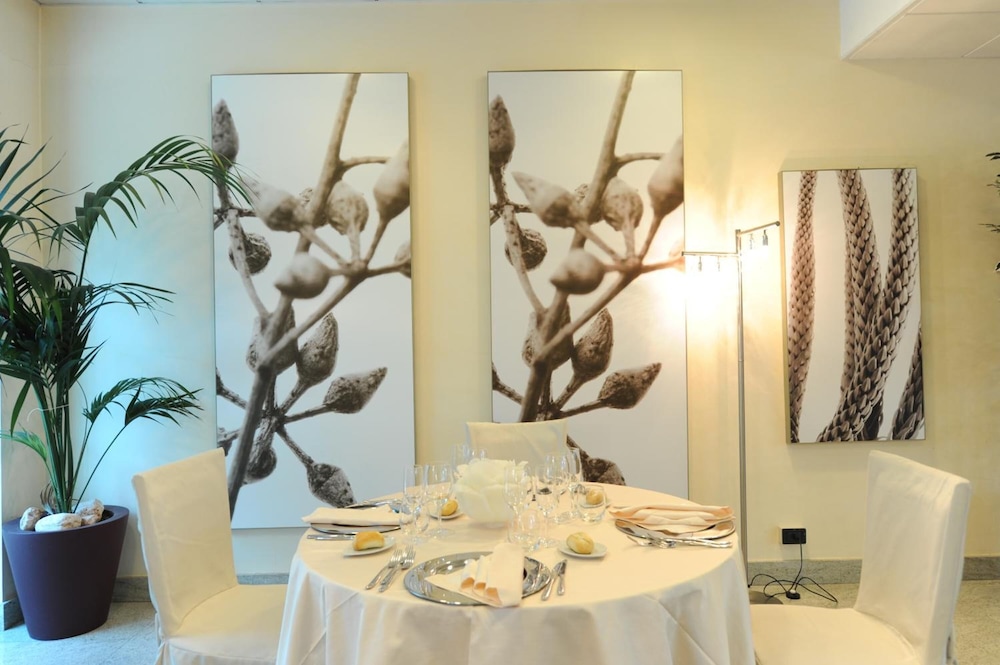 Hotel Parisi 57/67