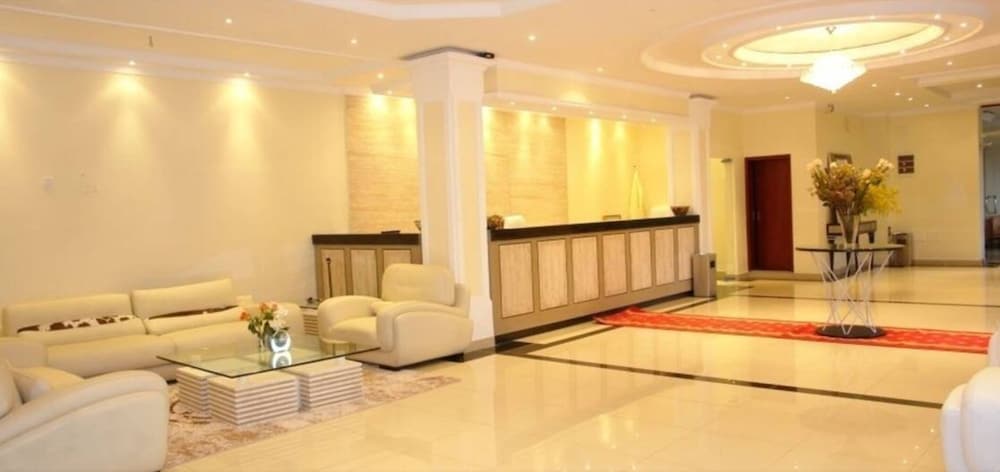 Tizeze Hotel 16/18